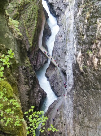 Tiefblick von der Zwingbrücke in die Breitachklamm