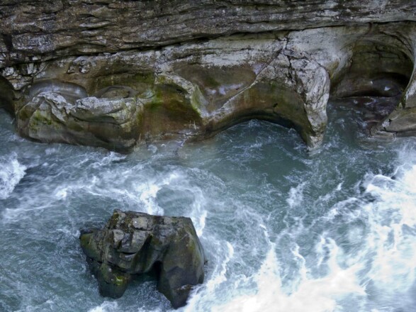 Seit Jahrtausenden nagt das Wildwasser am Fels.