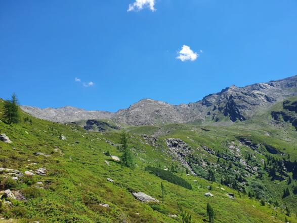 Blick zurück zur Kreuzspitze mit der Seenplatte