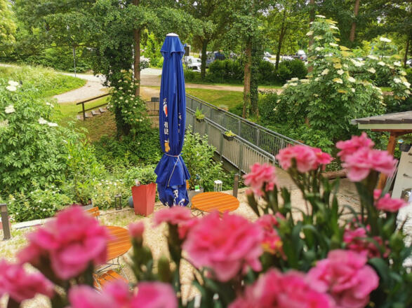 Fußgängersteg von &quot;Niederdörfl-Parkplatz&quot; zum Hotelgarten