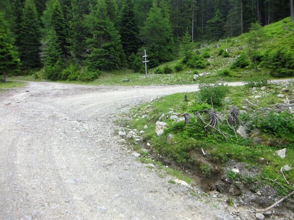 erst bei der ersten Rechtskehre weiter nah rechts