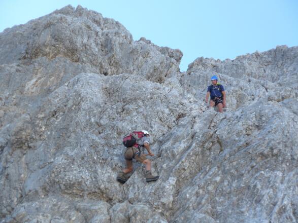 An der oberen Crux (III+) heißt es hinstehen und ziehen - mit oder ohne Haken.
