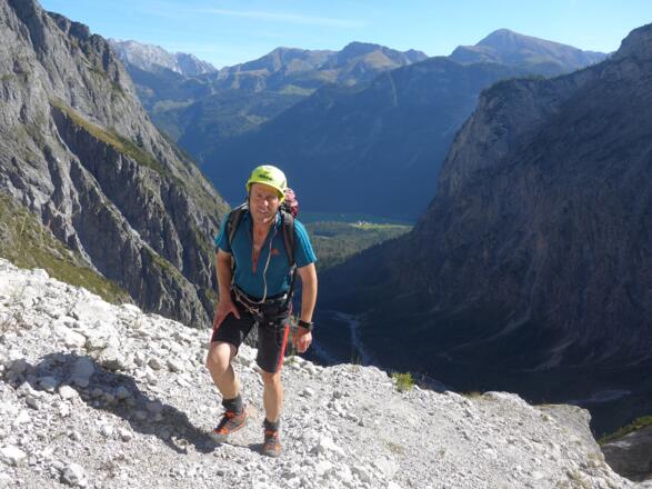 Nach dem Schuttfeld geht die echte Kletterei los.