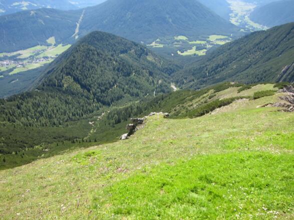 Blick vom Wankspitz-Gipfel nach Südwesten ins Lehnbergtal.