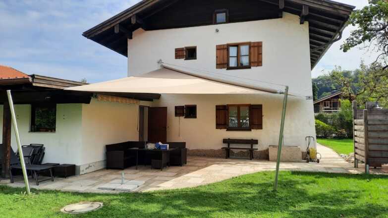 Terrasse mit Sonnensegel
