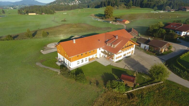 unser Bauernhof von oben
