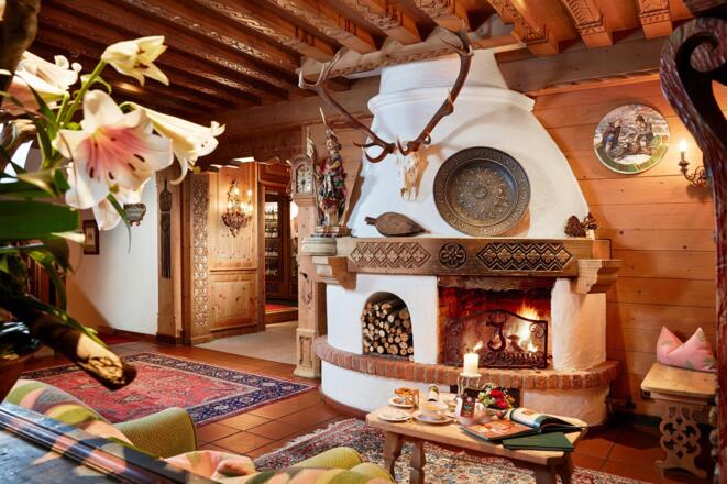 Eingangsbereich mit offenem Kamin