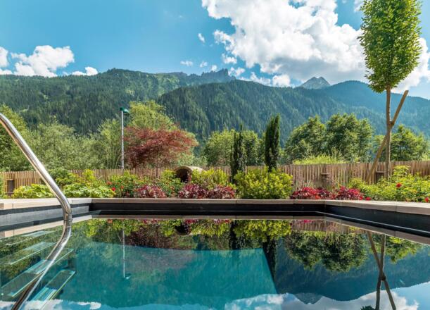 SPA-CHALET Saunagarten Frischwassertauchbecken