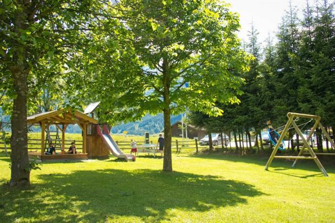 großer Kinderspielplatz