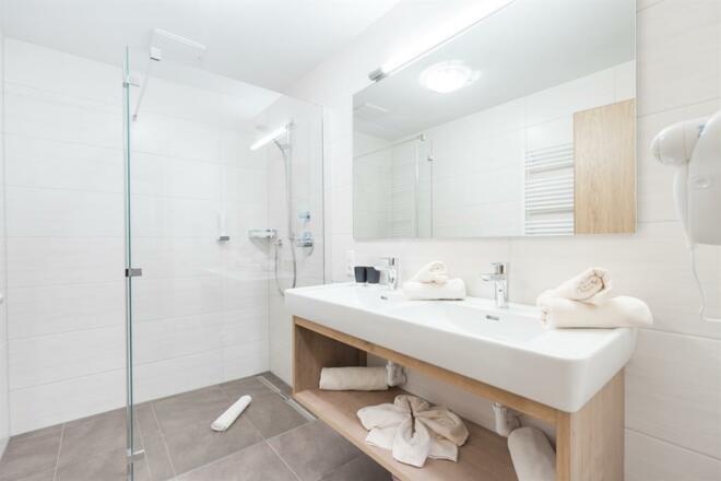 Badezimmer Familienzimmer groß