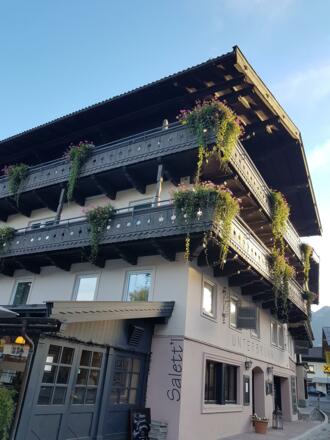 Hotel Eingang N Salettl Bar