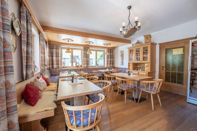 Frühstücksraum mit TV