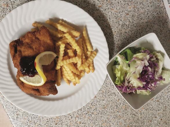Schnitzel mit Salat