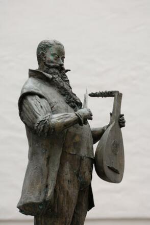 Station 10: Lautenmacherbrunnen