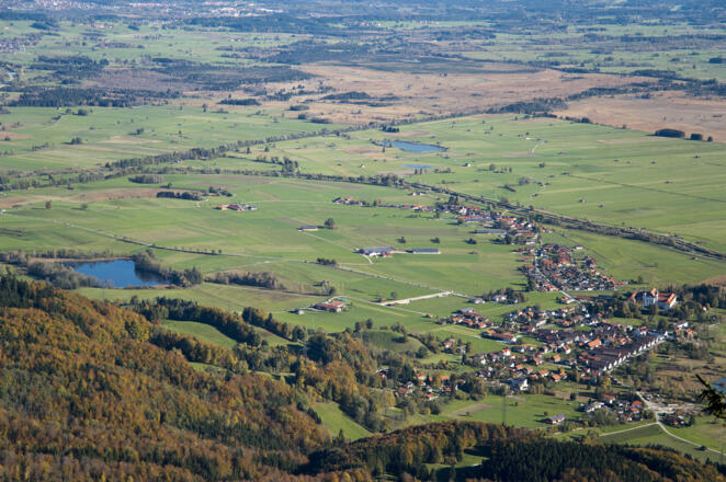 ... und nach Schlehdorf am Rande des Kochelseemoors.