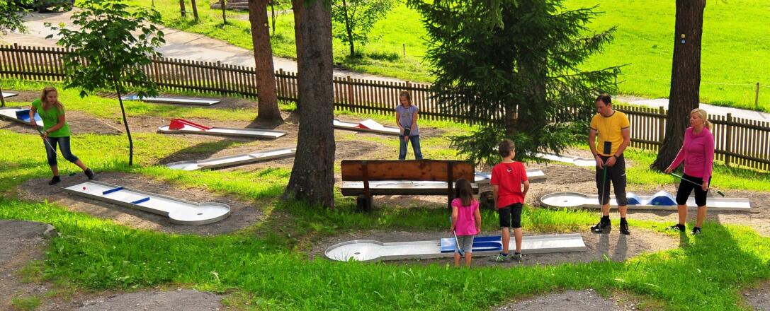... Minigolf und weiteren Attraktionen