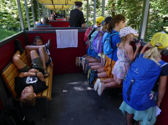 Wenn der Weg zu lange wird, gibt es als Muntermacher die Museumsbahn.
