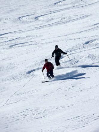 Fantastische Pulverhänge bei der Abfahrt nach Aurach
