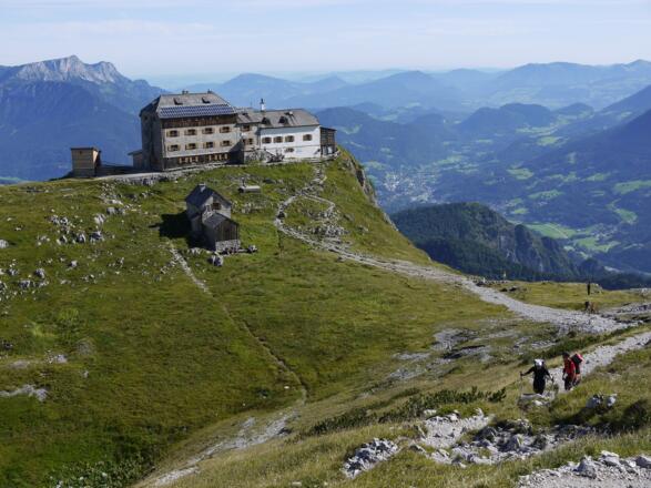 Rückblick zum Watzmannhaus vom Aufstieg zum Hocheck.