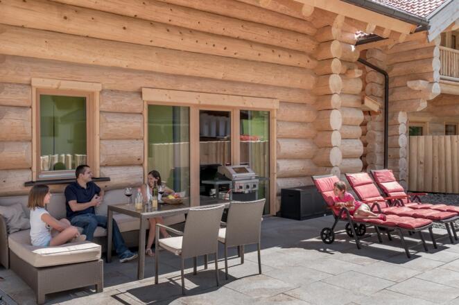 Chalet Resort Terrasse im Sommer