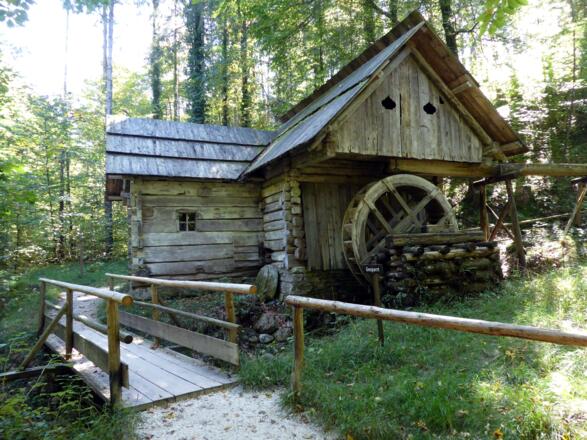 Die noch immer funktionsfähige Getreidemühle stand ursprünglich in Zederhaus (Lungau).