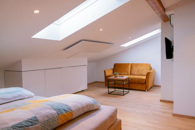 Schlafzimmer mit Ausziehcouch