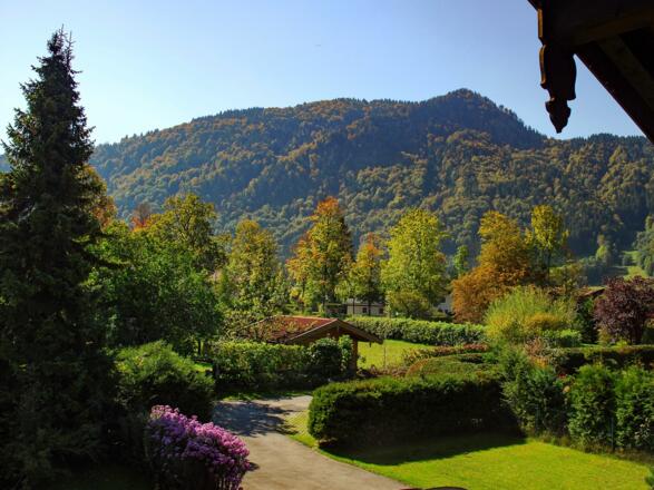 Gästehaus Heidi - Ausblick zum Ringberg im Herbst