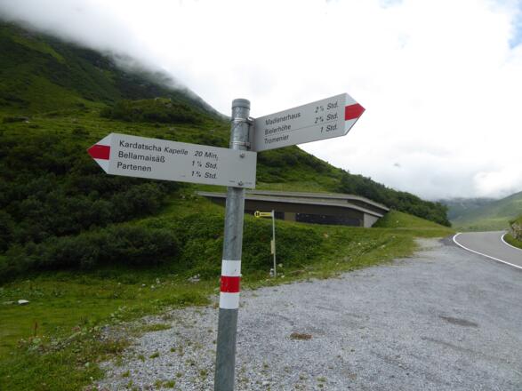 Abzweigung des Wanderwegs