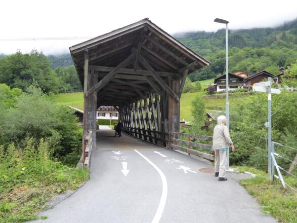 Eine von mehreren Holzbrücken