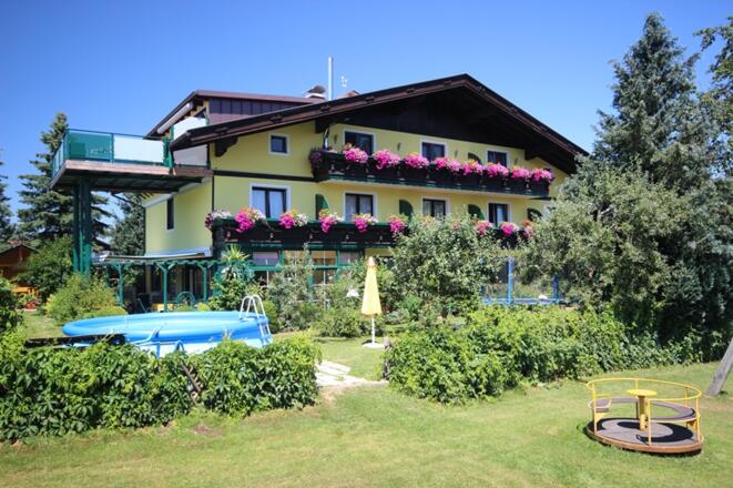 Gästehaus,  Ferienwohnung Hemetsberger