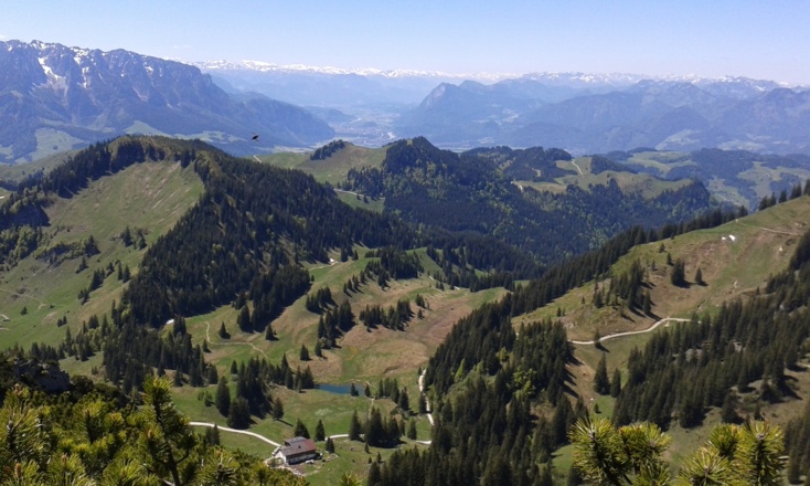 Blick Richtung Inntal - Priener Hütte unten im Bild