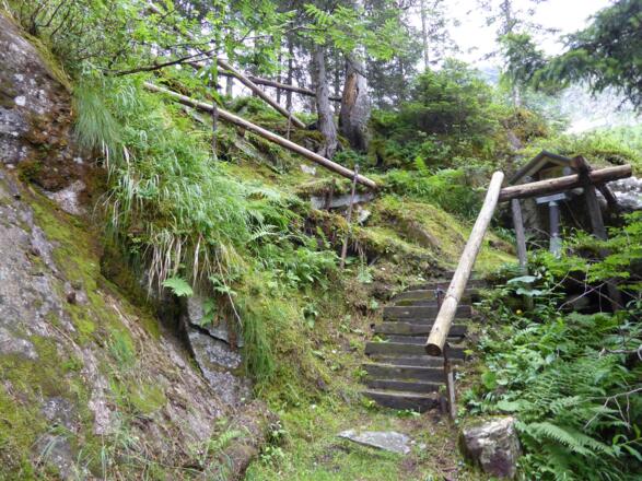 Stufen am Kreuzweg