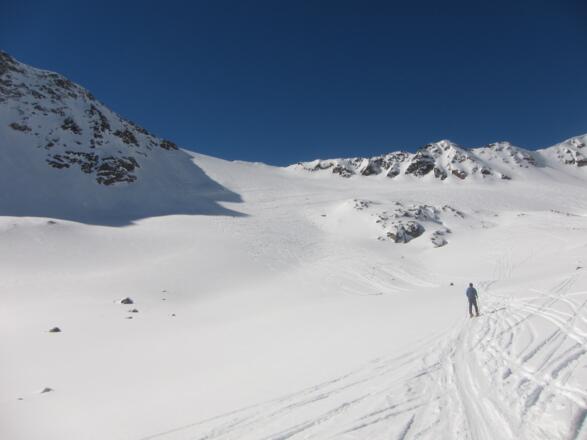 ein perfekter Skihang zieht vom Wurmtaler Joch herunter