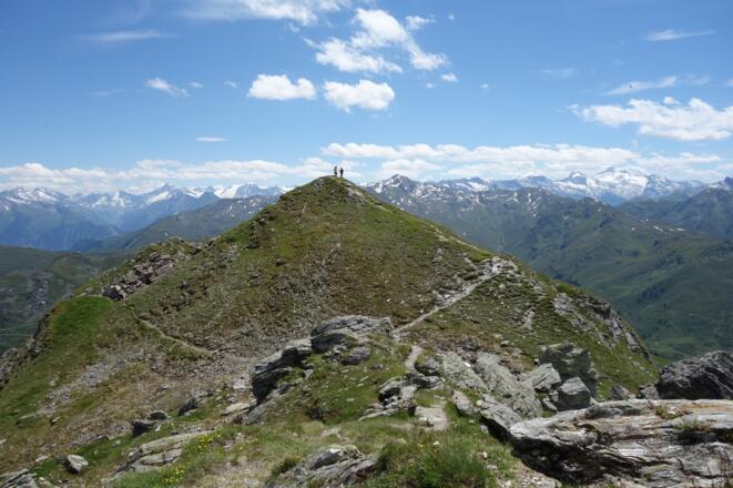 herrliches Panorama am Gipfel - die Zillertaler