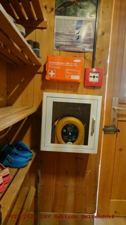 Defibrilator auf der Neuen Magdeburger Hütte