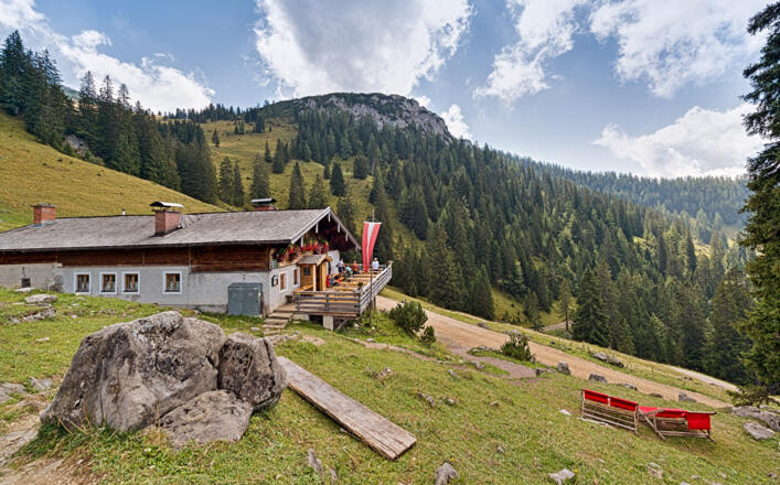 Die Jauenstation Hochlalm lädt zur Rast ein.