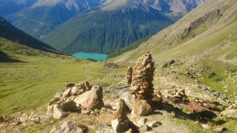 Hinunter zum Vernagt Stausee