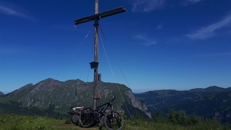 Gipfekreuz Lug (1767m)