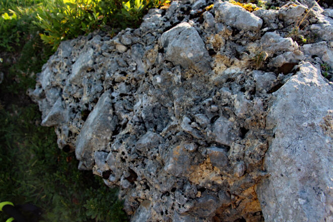 Die unterschiedlichen Bestandteile der Breccie