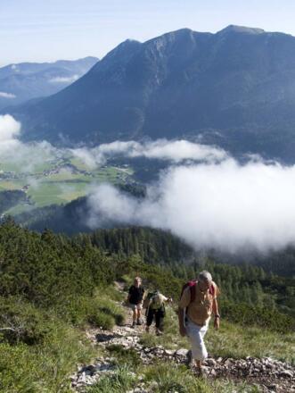 Im Aufstieg zur Seekarspitze; hinten die drei Unnütz-Gipfel