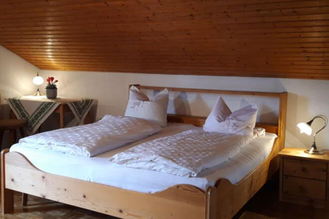 Doppelbett im Haus Talblick in Bad Goisern am Hallstättersee