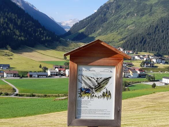 Am Weg nach oben gibt es interessante Infotafeln