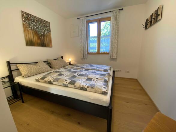 Schlafzimmer mit Doppelbett 160X200 und Schrank