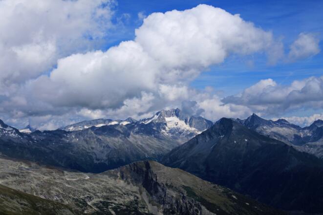 Blick nach Osten, ganz hinten die Hochalmspitze.