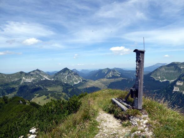 Am Hochwieskopf (1754 m) mit Blick Richtung Norden zur Genneralm.