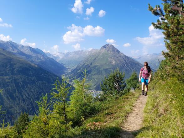Manchmal flach, manchmal steiler geht es bergauf.
