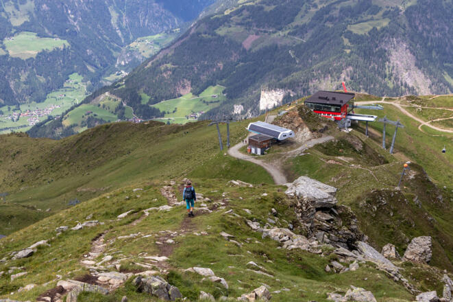 Abstieg in Richtung Cimaross-Bergstation bzw. Adler Lounge.