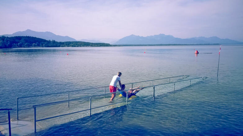 barrierefreier Seezugang Strandbad Chieming