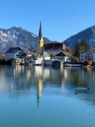 Blick über den Tegernsee auf Rottach-Egern