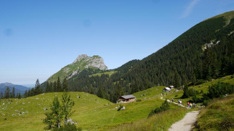 Die Sebenalpe, im Hintergrund der Aggenstein